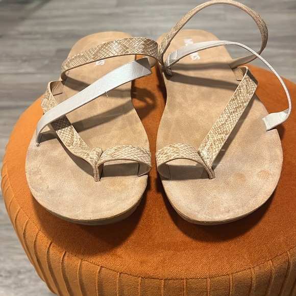 Mukluks Strapy Sandals - Picture 2 of 11